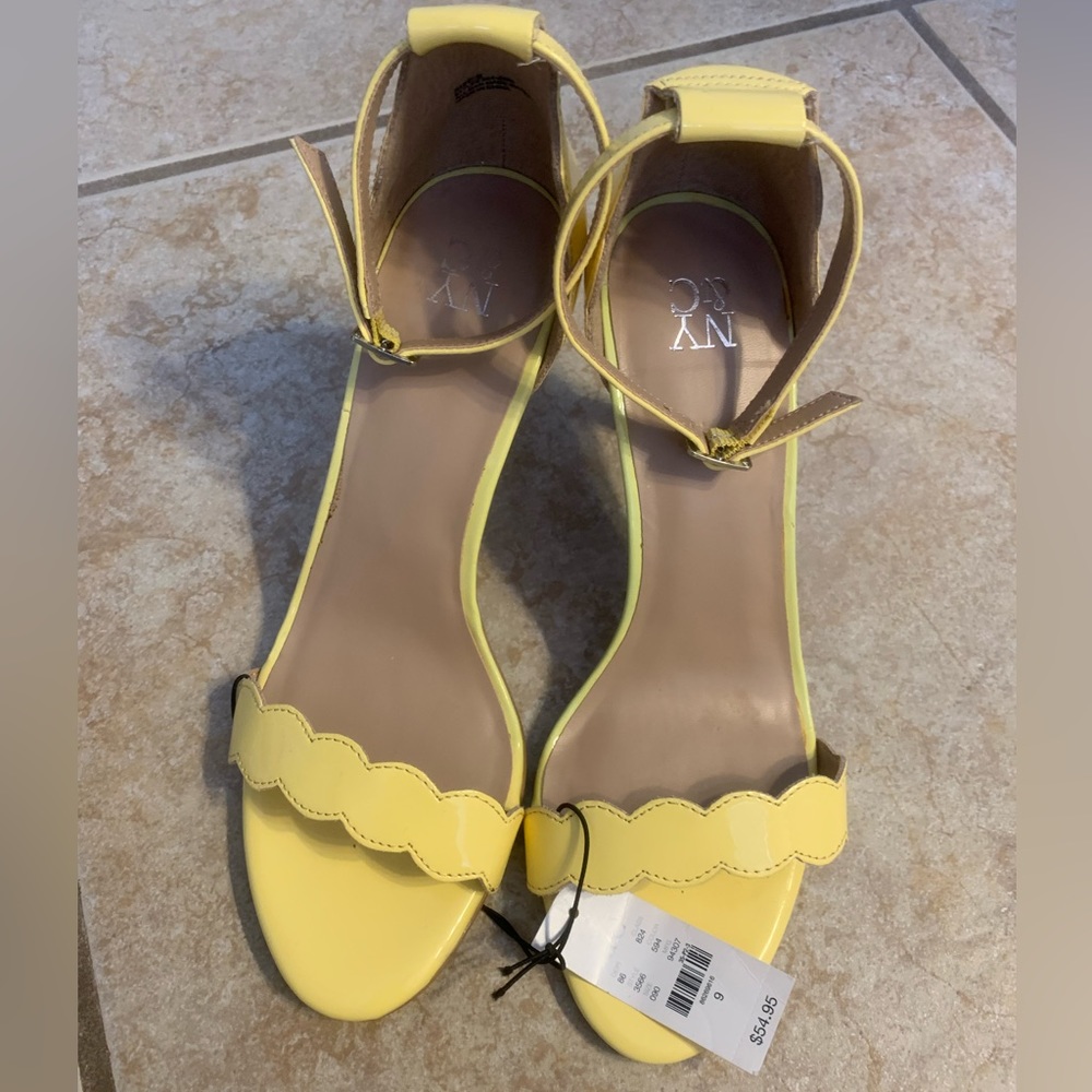 Women’s heels. Yellow. New York & Company.  NWT.